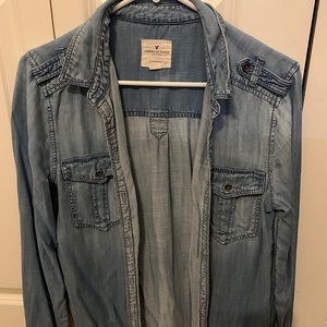 AE DENIM BUTTON UP